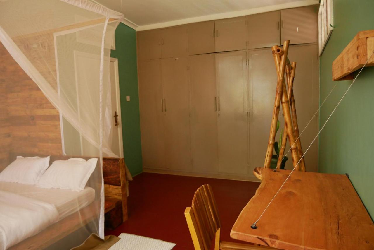 Jinja Backpackers Hostel ภายนอก รูปภาพ