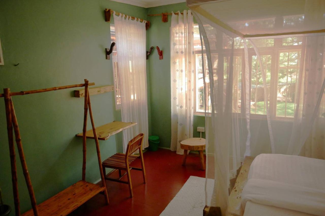 Jinja Backpackers Hostel ภายนอก รูปภาพ