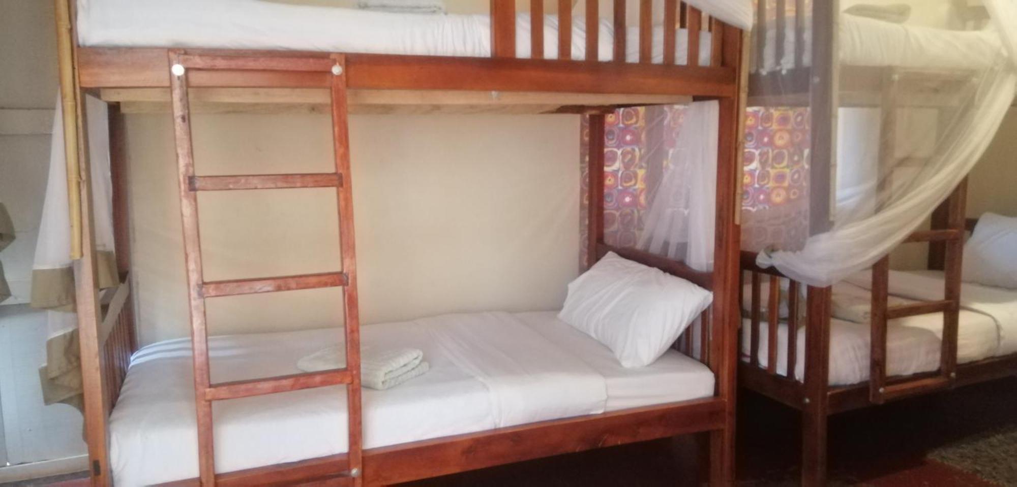 Jinja Backpackers Hostel ภายนอก รูปภาพ