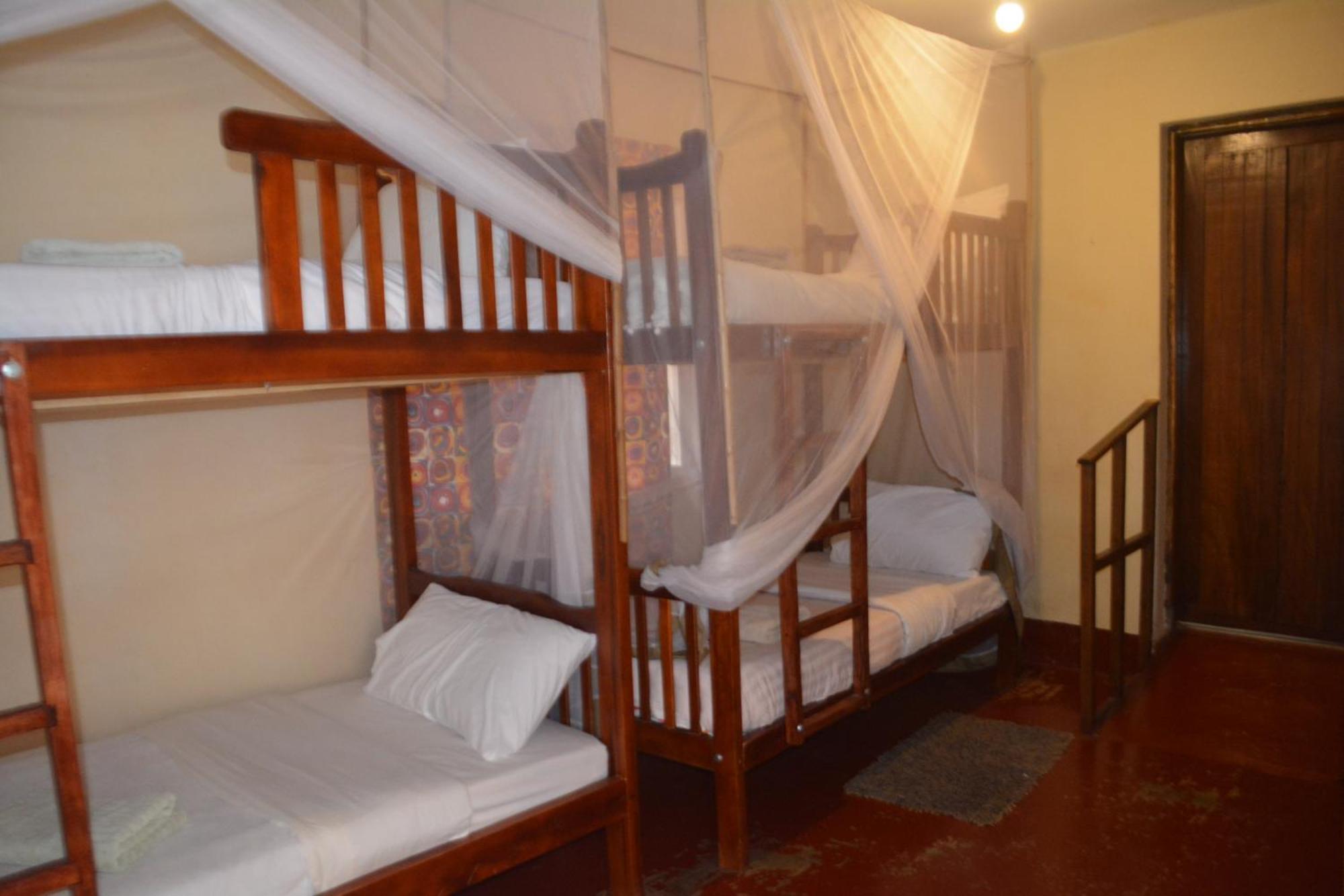 Jinja Backpackers Hostel ภายนอก รูปภาพ