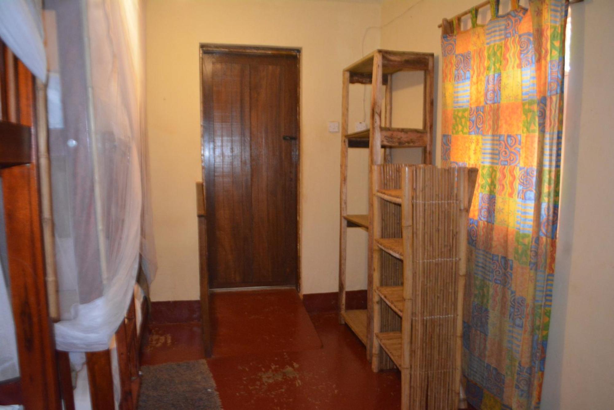 Jinja Backpackers Hostel ภายนอก รูปภาพ