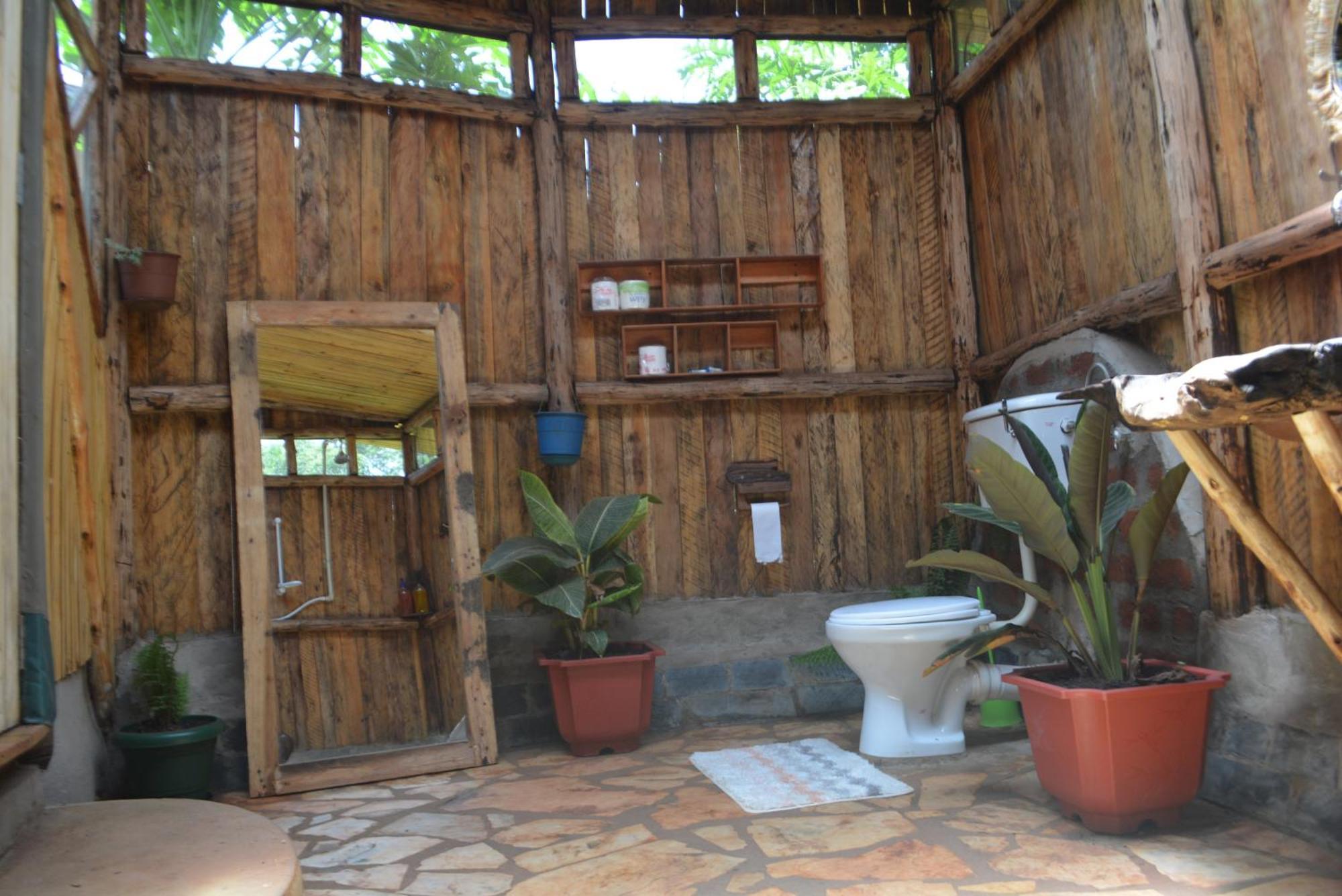 Jinja Backpackers Hostel ภายนอก รูปภาพ