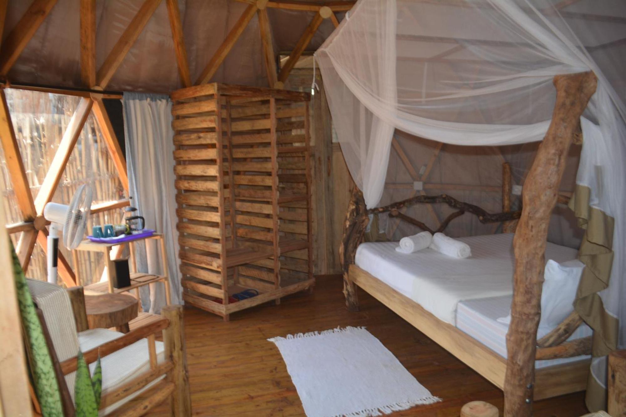 Jinja Backpackers Hostel ภายนอก รูปภาพ