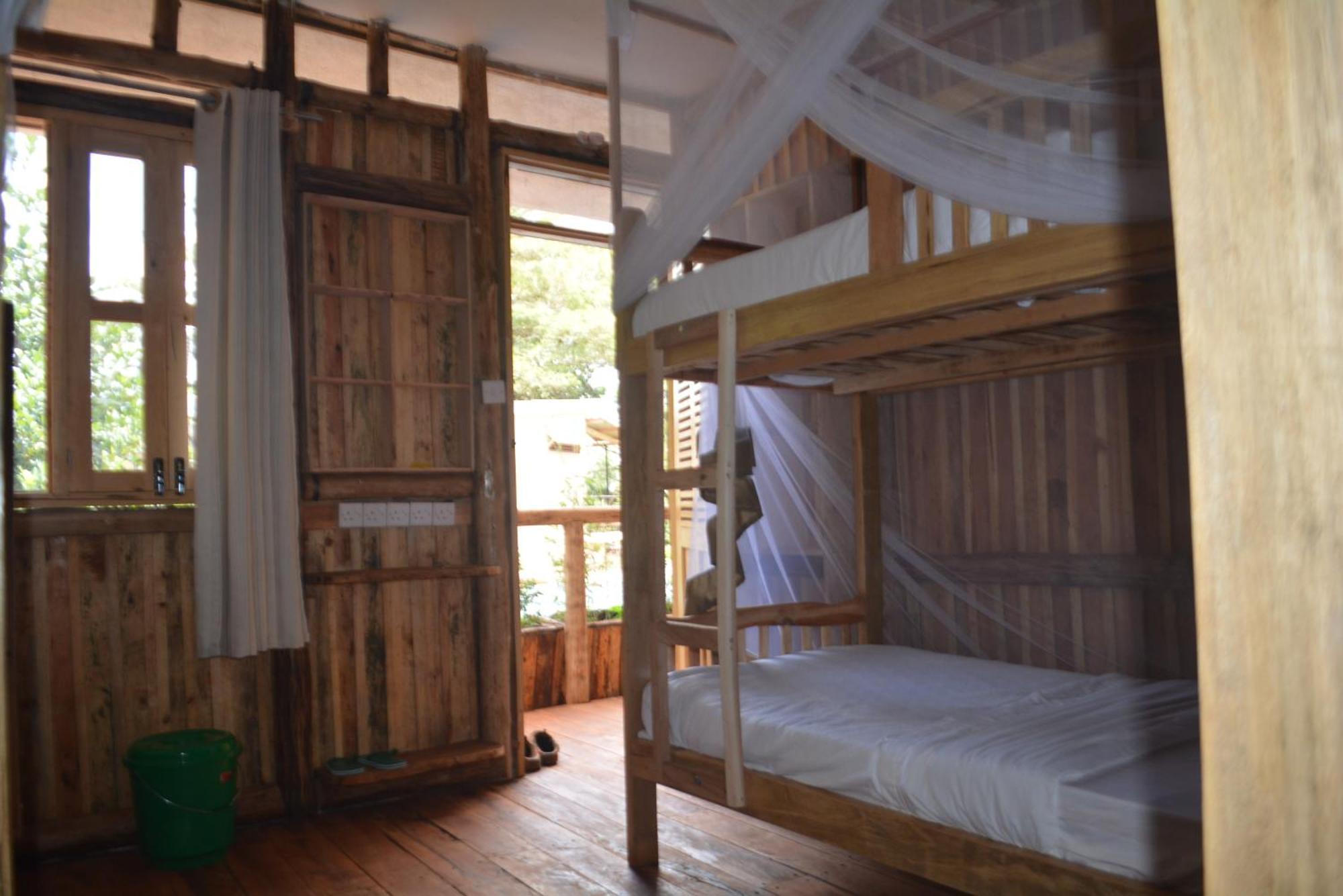 Jinja Backpackers Hostel ภายนอก รูปภาพ