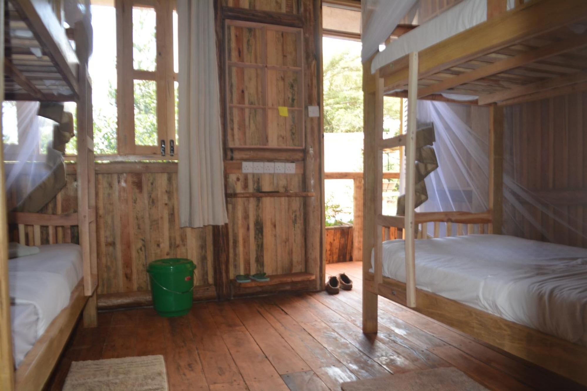 Jinja Backpackers Hostel ภายนอก รูปภาพ