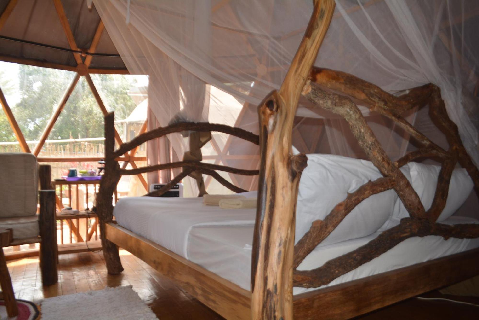 Jinja Backpackers Hostel ภายนอก รูปภาพ