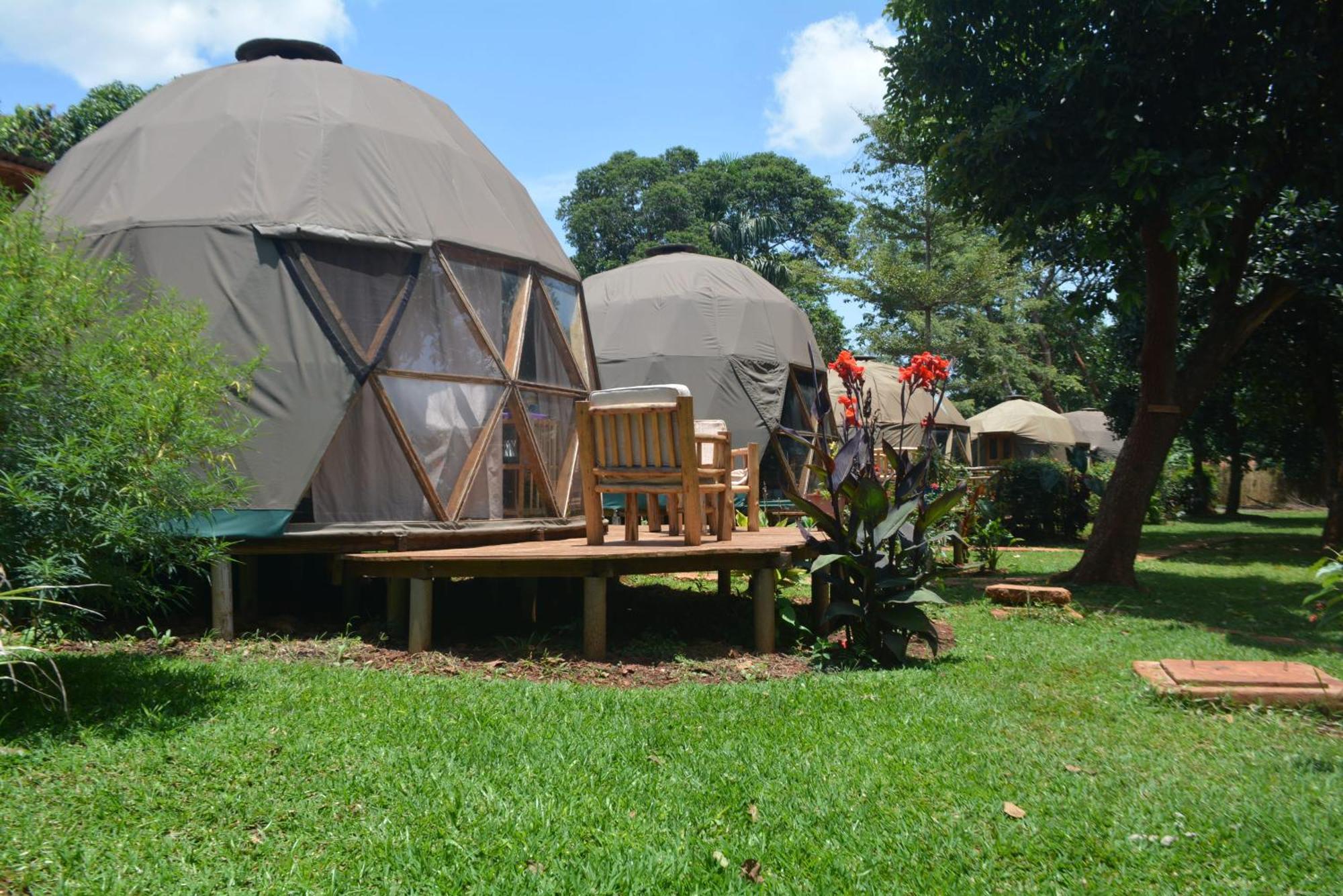 Jinja Backpackers Hostel ภายนอก รูปภาพ